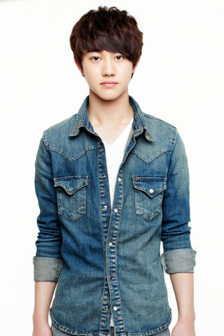 Archivo:Kwak Dong Yeon.jpg