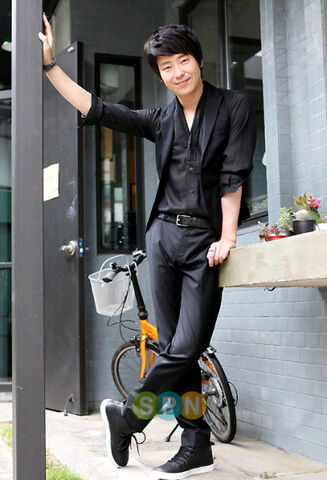 Archivo:Uhm Ki Joon6.jpg