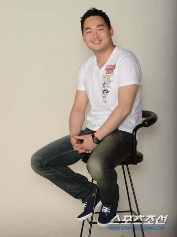 Archivo:Yoon Bong Gil10.jpg