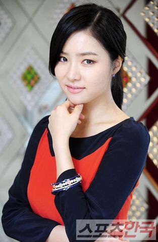 Archivo:Shin Se Kyung21.jpg