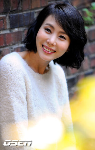 Archivo:Park Ye Jin20.jpg