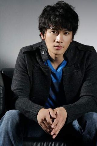 Archivo:Ji Sung.jpg