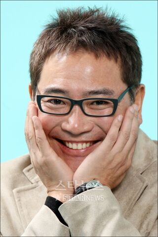 Archivo:Lee Bong Won4.jpg
