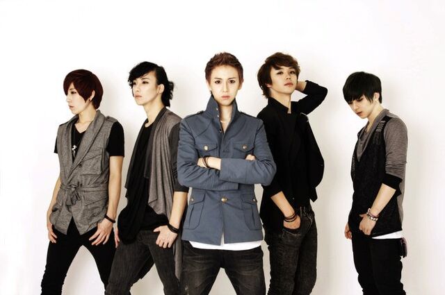 Archivo:BOYZ (4).jpg