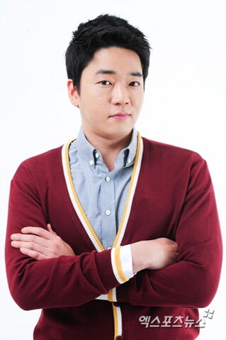 Archivo:Moon Ji Yoon15.jpg