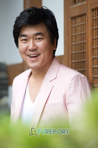 Archivo:Yoon Je Moon13.jpg