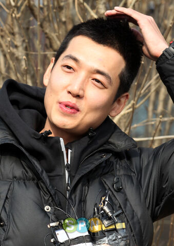Archivo:Jung-kyung-ho army17.jpg