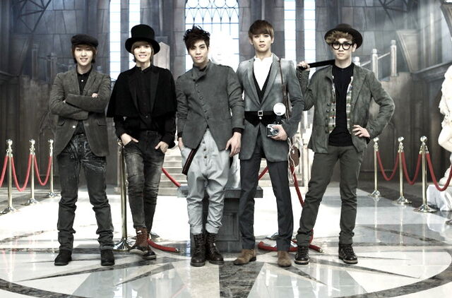 Archivo:SHINee-Sherlock-shinee-2012-30737109-1440-960.jpg