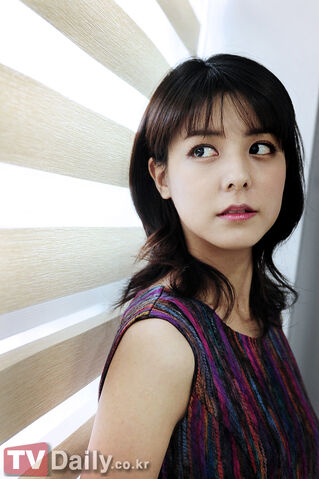 Archivo:Fujii Mina11.jpg