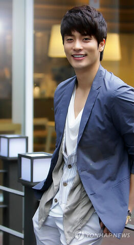 Archivo:Sung Hoon8.jpg