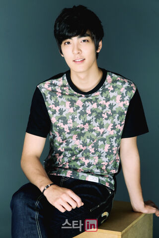 Archivo:Moon Yong Suk3.jpg