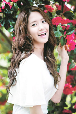 Archivo:Yoonaaaaaa.jpg
