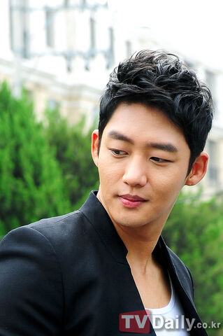 Archivo:Lee Tae Sung1.jpg