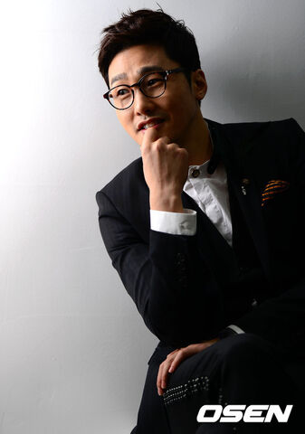 Archivo:Hwang Dong Joo3.jpg