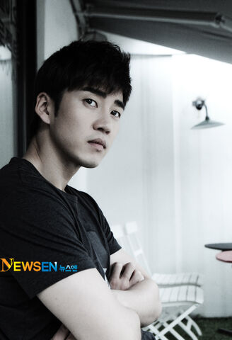 Archivo:Yoon Kye Sang6.jpg