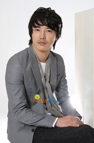 Archivo:Yoon Sang Hyun10.jpg