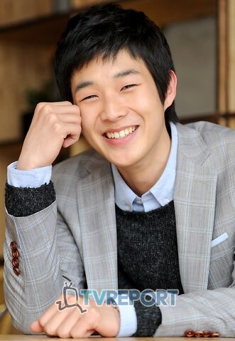 Archivo:Choi Woo Shik3.jpg