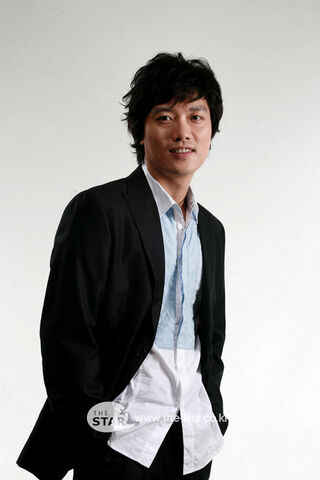Archivo:Park Hee Soon3.jpg