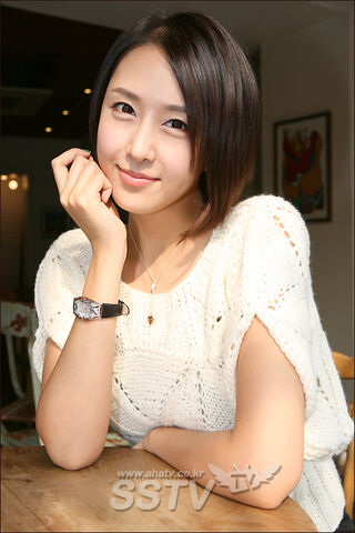 Archivo:Han Young21.jpg