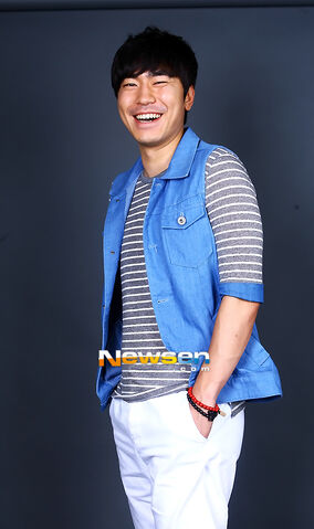 Archivo:Lee Shi Un4.jpg