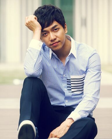 Archivo:PressPhoto-lee-seung-gi-31107452-477-593.jpg