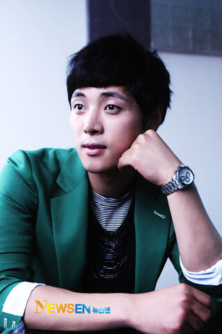 Archivo:Park Jung Sun.jpg