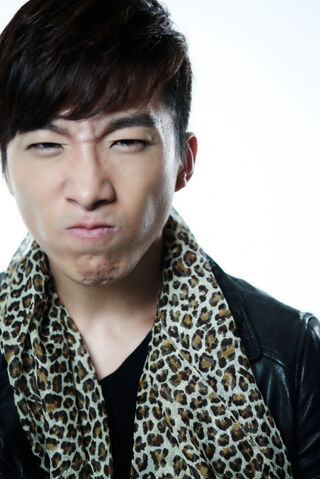 Archivo:Dong Hyun Bae2.jpg
