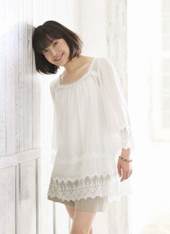 Archivo:Kanno Miho23ku.jpg