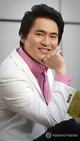 Archivo:Kim Suk Hoon2.jpg