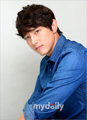 Archivo:Kwon Yul7.jpg