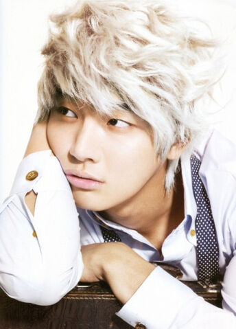 Archivo:Yoon Si Yoon3.jpg