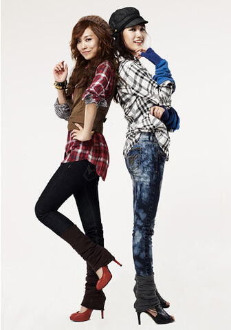 Archivo:Fei-Suzy-miss-A-@-EDWIN-100901-2-1-.jpg