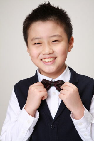 Archivo:Lee Hyung Suk (2000)8.jpg