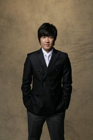 Archivo:Lee Joo Hwan (1980)4.jpg