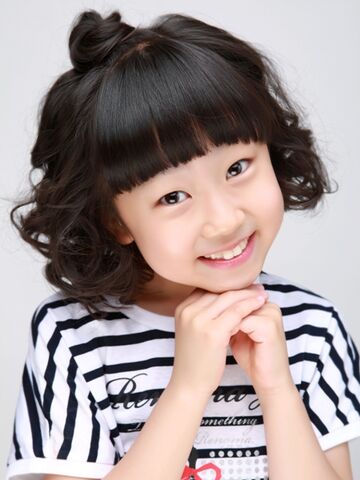 Archivo:Kim Hwan Hee11.jpg