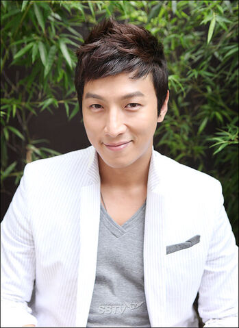 Archivo:Park Gun Hyung6.jpg