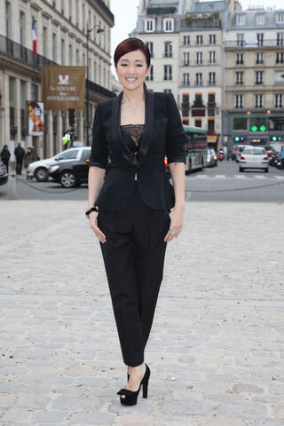 Archivo:Gong+Li+Stars+Louis+Vuitton+Paris+Fashion+gvUKvisu81Cl.jpg