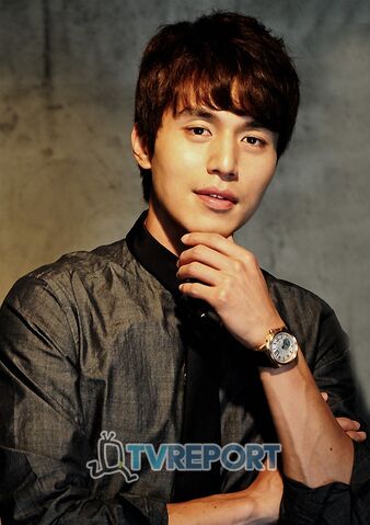 Archivo:Lee Dong Wook011.jpg