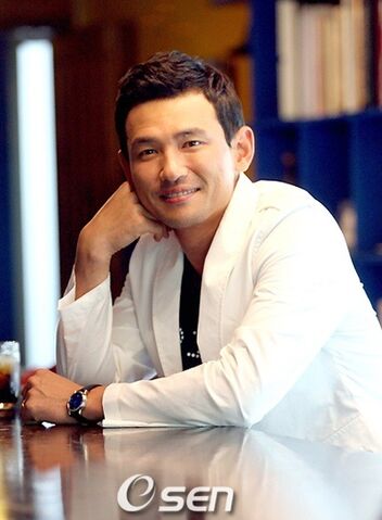 Archivo:Hwang Jung Min2.jpg