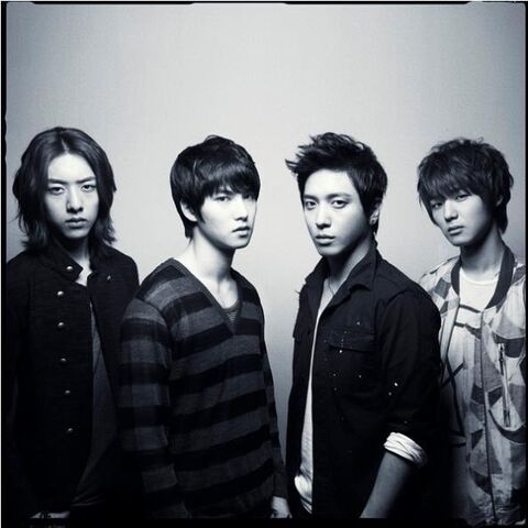 Archivo:CNBLUE-In My Head.jpg