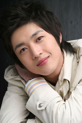 Archivo:Seung Hyun.jpg