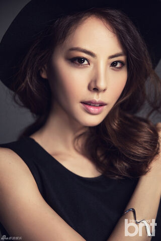 Archivo:Park Ji Yoon.jpg