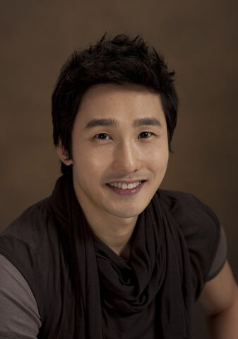 Archivo:Hwang Dong Joo.jpg