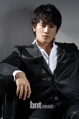 Archivo:Ji Sung3.jpg