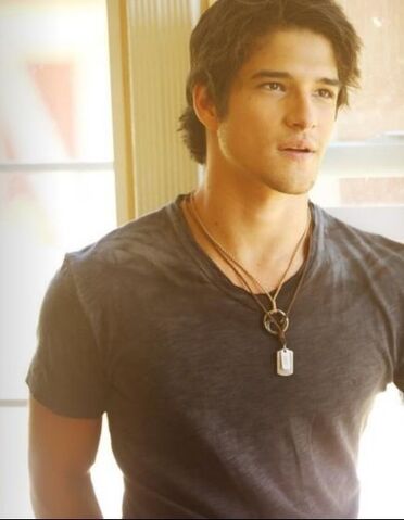 File:Tyler-Posey-teen-wolf-23257008-438-564.jpg
