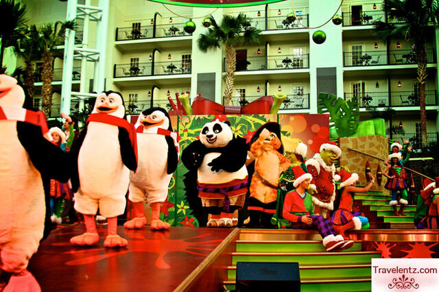 File:Family-fun-at-Holiday-Shrektacular2.jpg
