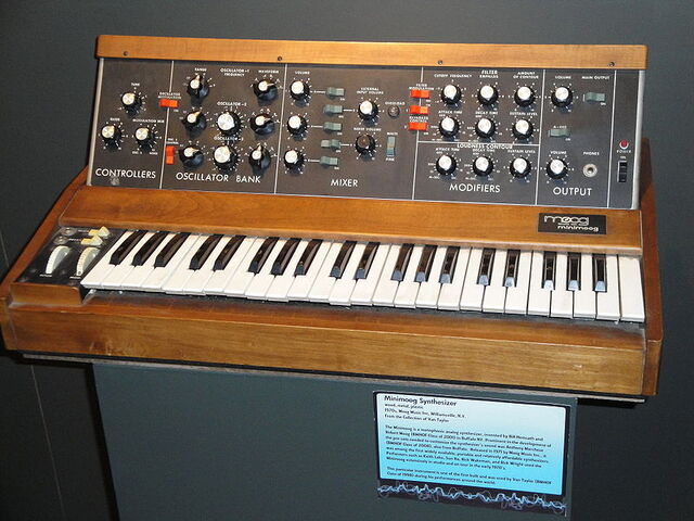 File:Minimoog Synthesizer.jpg