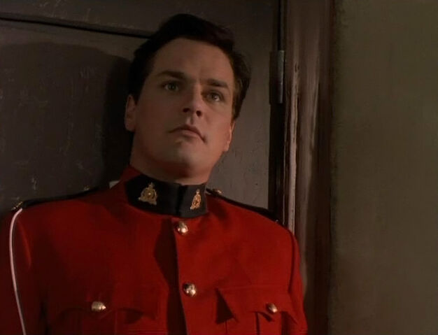 File:Benton Fraser Flashback.jpg