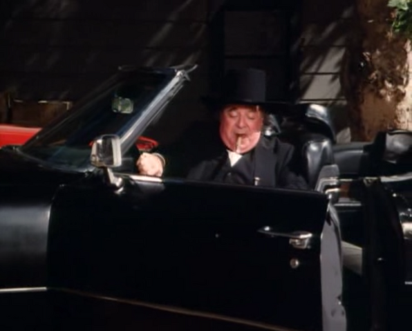 File:Abraham Lincoln Hogg in his black limo.png