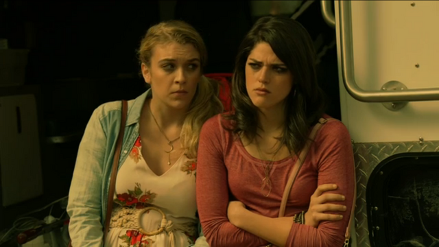 File:Libby and Jessie 1x02.png